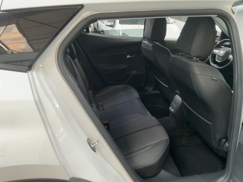Peugeot 2008 1.5 Blue-HDi Allure Pack 2021 – снимка 19