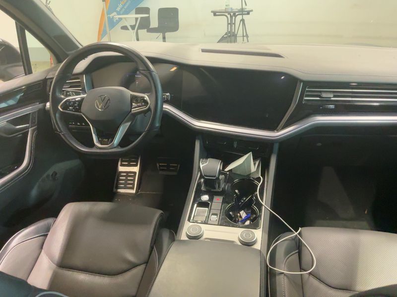 Volkswagen Touareg 3.0 V6 TDI R-Line 4Motion 2023 – снимка 17