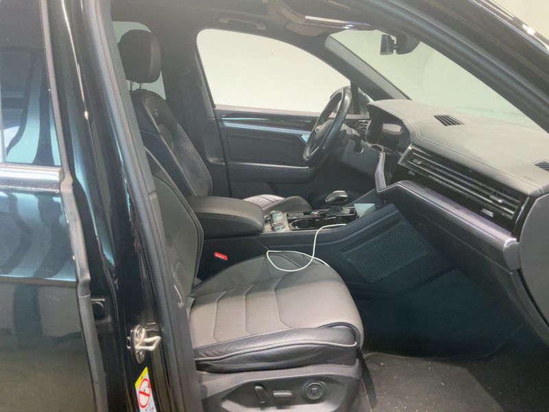 Volkswagen Touareg 3.0 V6 TDI R-Line 4Motion 2023 – снимка 16