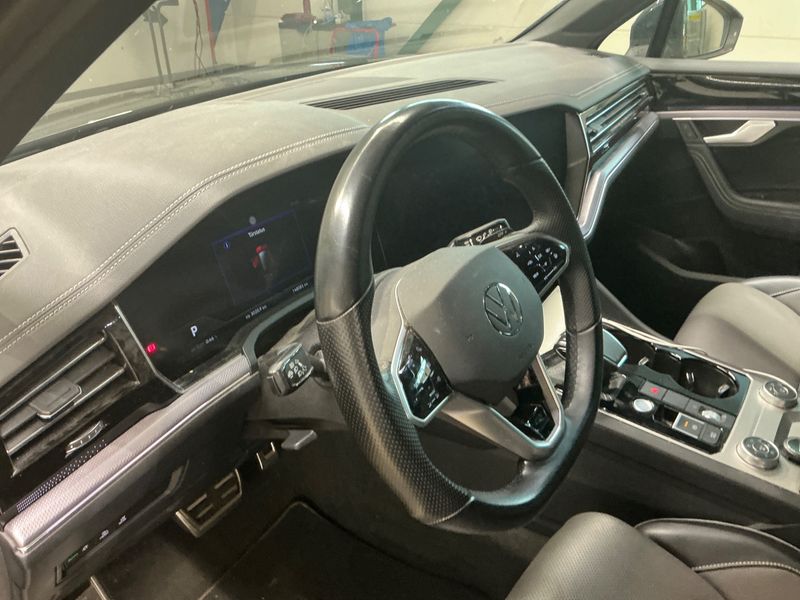 Volkswagen Touareg 3.0 V6 TDI R-Line 4Motion 2023 – снимка 25