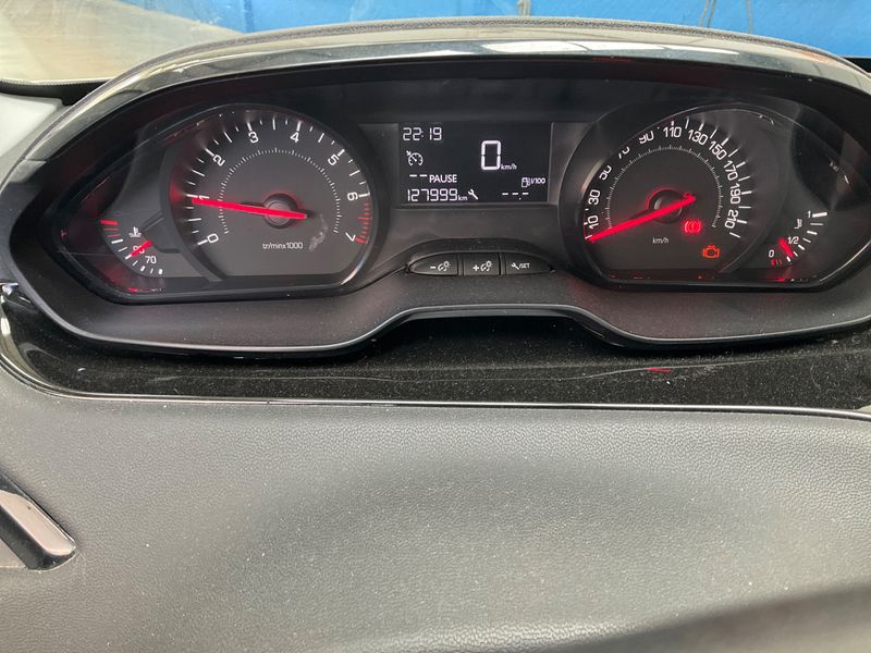 Peugeot 208 1.0 VTi Access 2013 – снимка 4