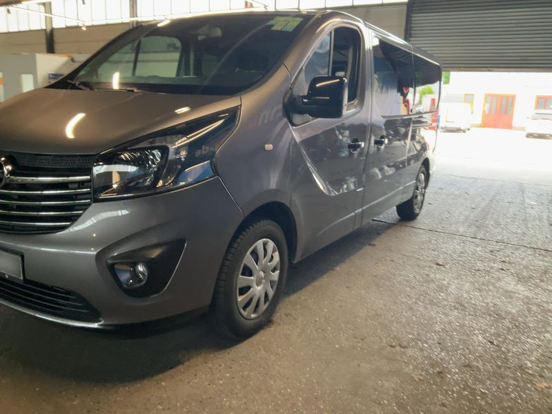 Opel Vivaro 1.6 CDTI Biturbo Tourer L2H1 2,7t 2018 – снимка 2