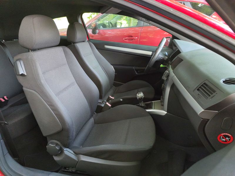 Opel Astra GTC 1.6 Sport 2008 – снимка 10