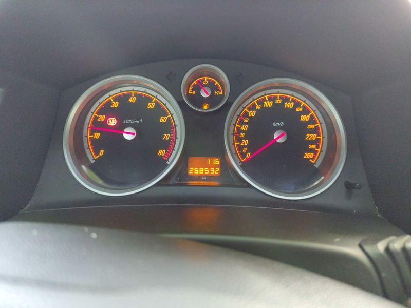 Opel Astra GTC 1.6 Sport 2008 – снимка 12