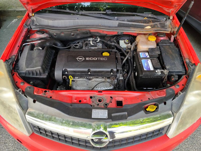 Opel Astra GTC 1.6 Sport 2008 – снимка 8