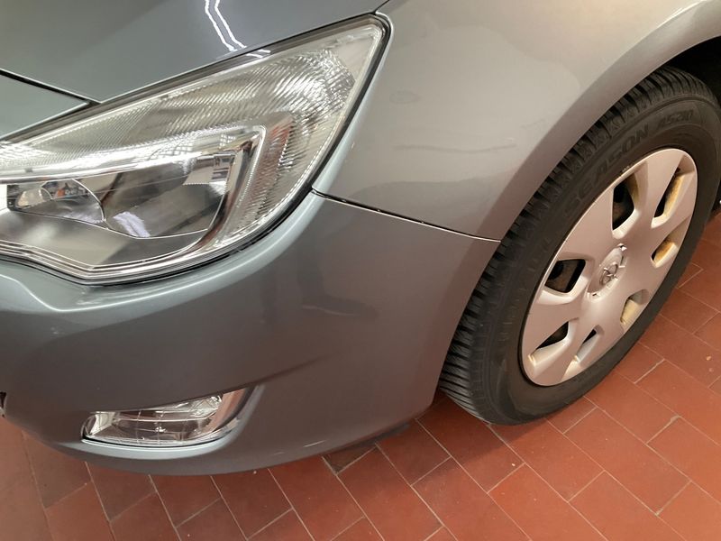 Opel Astra 1.6 Design Edition 2011 – снимка 29