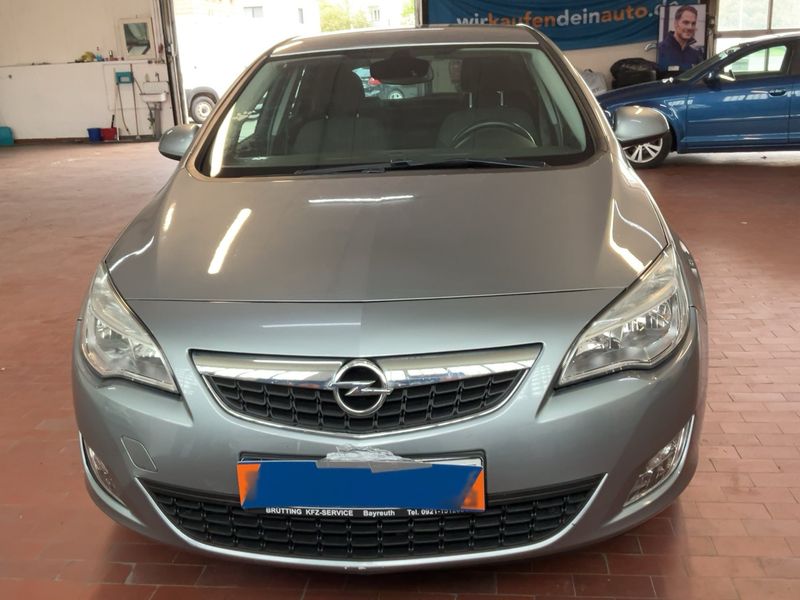 Opel Astra 1.6 Design Edition 2011 – снимка 14