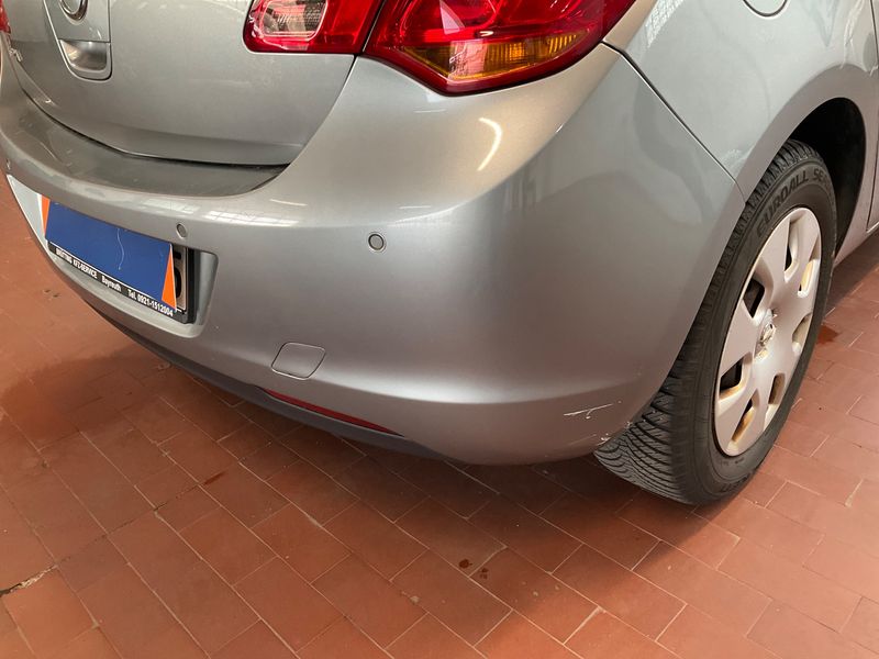 Opel Astra 1.6 Design Edition 2011 – снимка 34