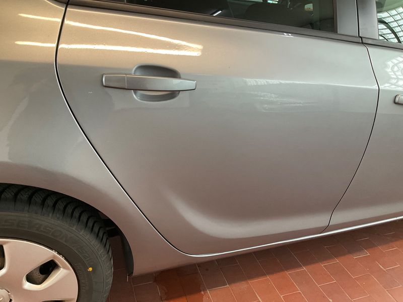 Opel Astra 1.6 Design Edition 2011 – снимка 24
