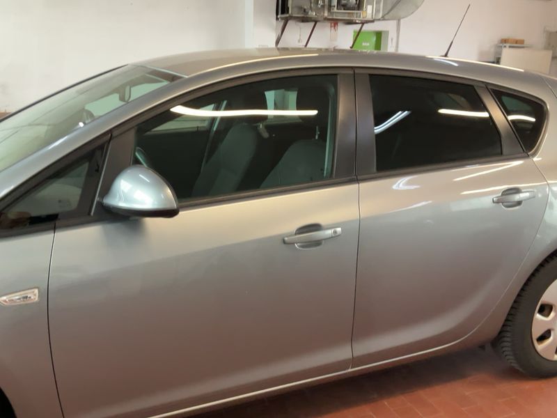 Opel Astra 1.6 Design Edition 2011 – снимка 4