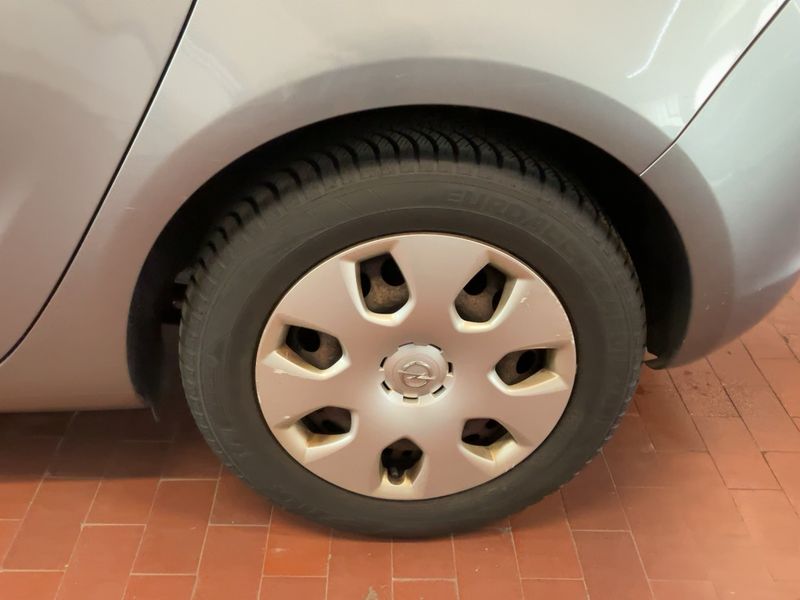 Opel Astra 1.6 Design Edition 2011 – снимка 5