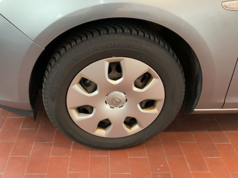 Opel Astra 1.6 Design Edition 2011 – снимка 3