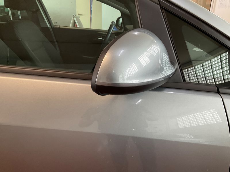 Opel Astra 1.6 Design Edition 2011 – снимка 22