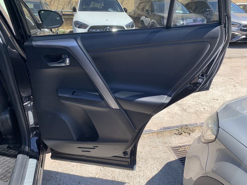 Toyota RAV 4 2.0 D-4D Lounge 2016 – снимка 28