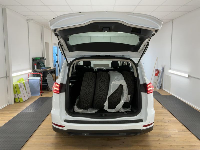 Ford S-Max 2.0 TDCi Titanium 2017 – снимка 16