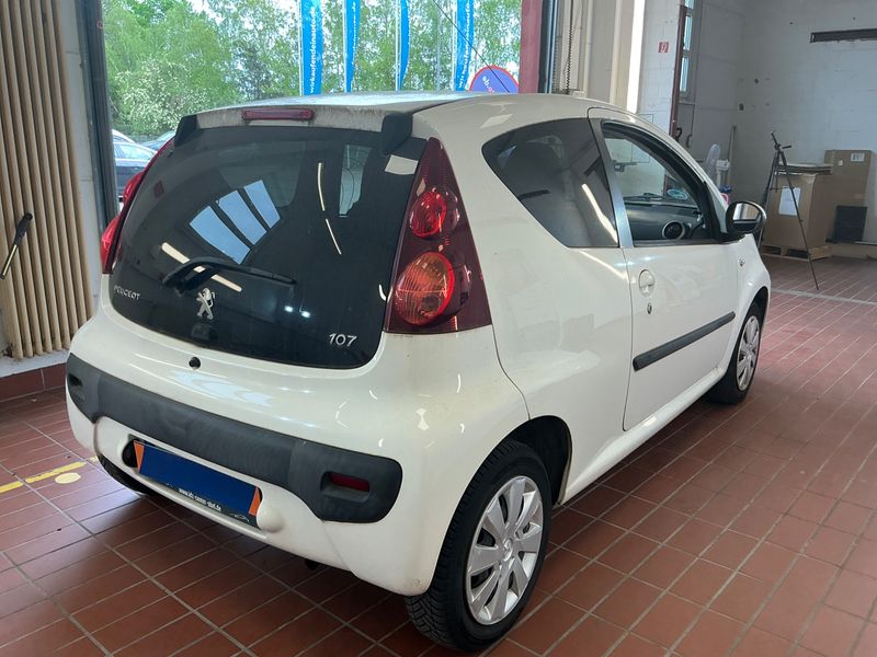Peugeot 107 1.0 Active 2013 – снимка 2