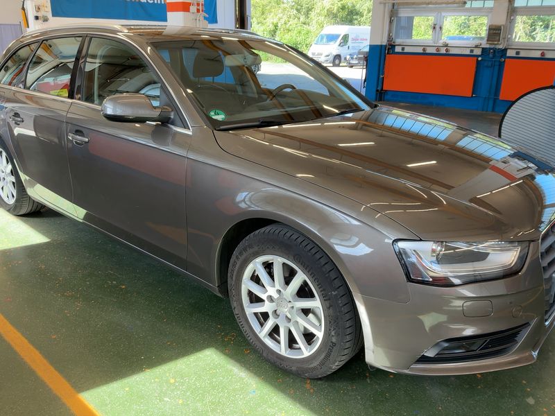 Audi A4 1.8 TFSI Attraction 2013 – снимка 12