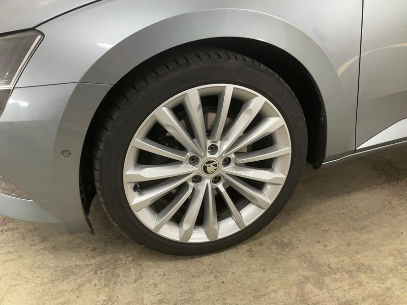 Skoda Superb 2.0 TDI Premium Edition 4x4 2019 – снимка 3