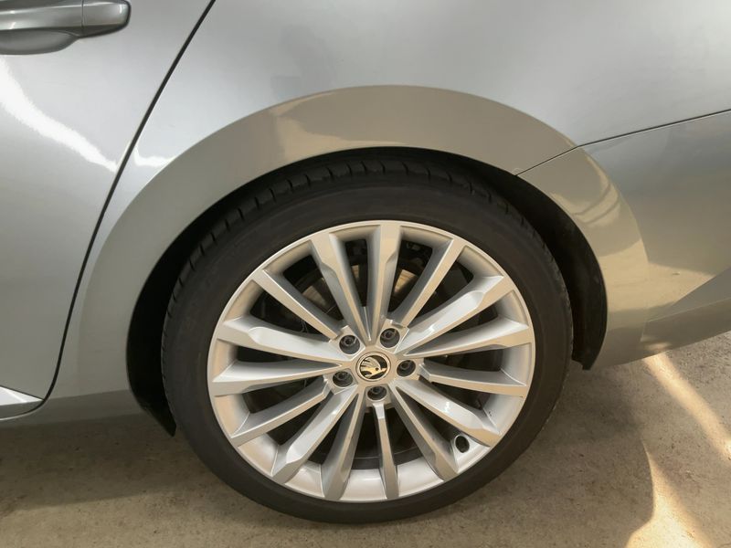 Skoda Superb 2.0 TDI Premium Edition 4x4 2019 – снимка 5