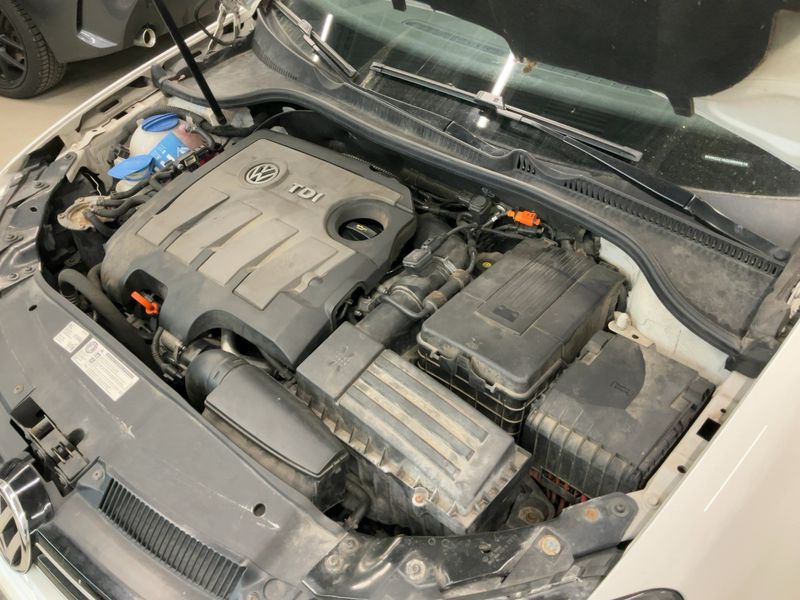Volkswagen Golf VI 1.6 TDI Trendline BlueMotion Tech 2011 – снимка 24
