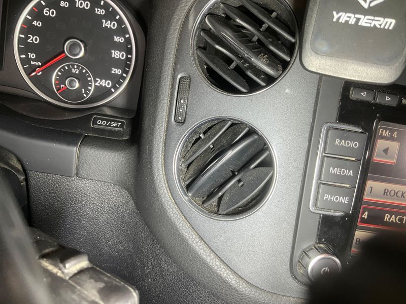 Volkswagen Tiguan 2.0 TDI Sport 4Motion BlueMotion Tech 2013 – снимка 23