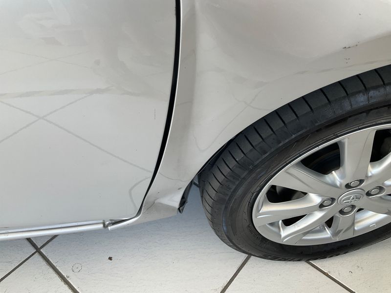 Toyota Yaris 1.5 Hybrid Lounge 2012 – снимка 21