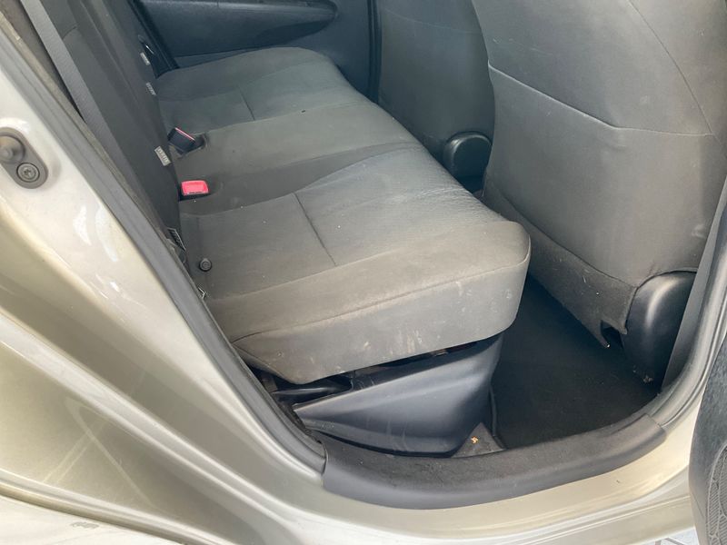 Toyota Yaris 1.5 Hybrid Lounge 2012 – снимка 29