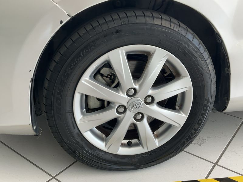 Toyota Yaris 1.5 Hybrid Lounge 2012 – снимка 3