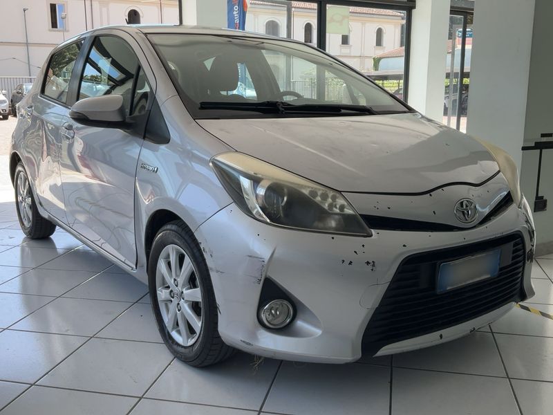 Toyota Yaris 1.5 Hybrid Lounge 2012 – снимка 12