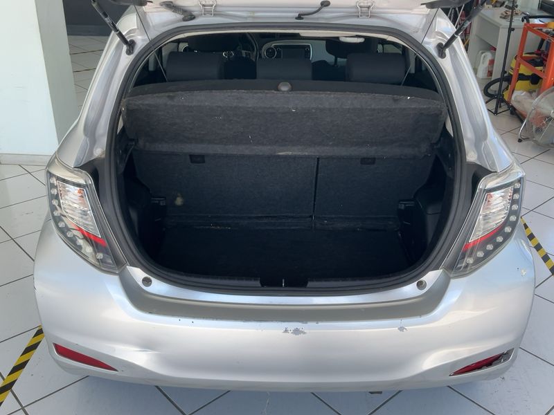 Toyota Yaris 1.5 Hybrid Lounge 2012 – снимка 15