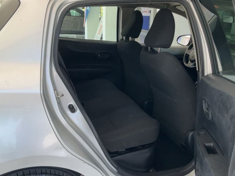Toyota Yaris 1.5 Hybrid Lounge 2012 – снимка 19