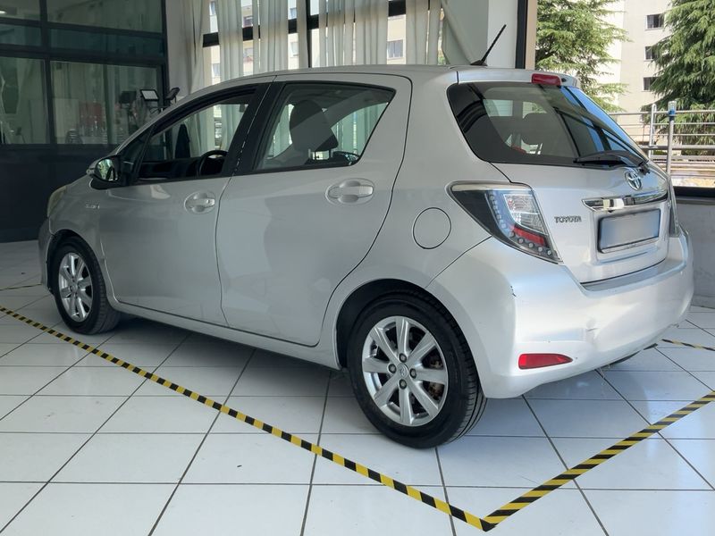 Toyota Yaris 1.5 Hybrid Lounge 2012 – снимка 6