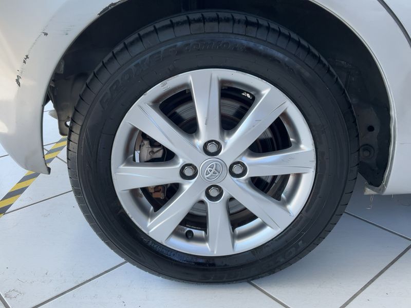 Toyota Yaris 1.5 Hybrid Lounge 2012 – снимка 9