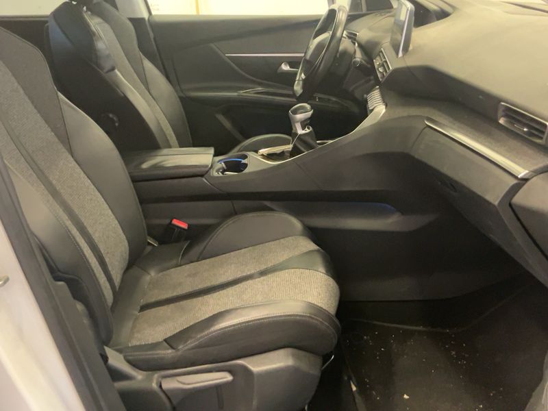 Peugeot 5008 1.6 Blue-HDi Allure 2018 – снимка 16