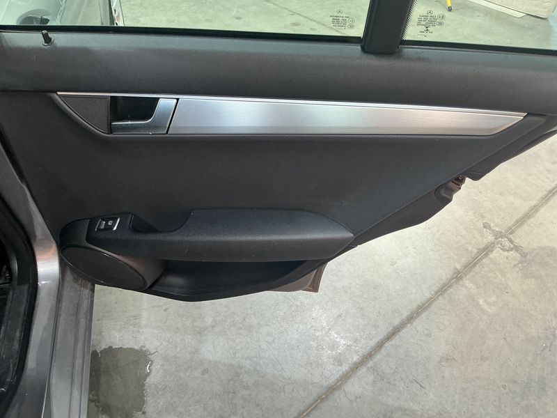 Mercedes-Benz C-Klasse C 180 CGI T BlueEfficiency Avantgarde 2013 – снимка 29
