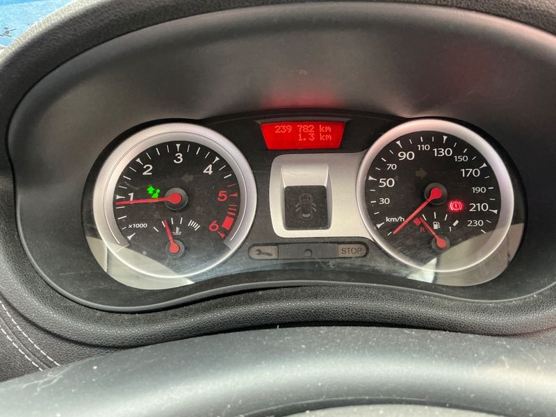 Renault Clio 1.5 dCi Authentique 2011 – снимка 4