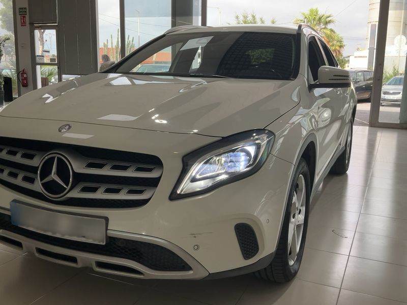 Mercedes-Benz GLA-Klasse GLA 220 d 4Matic Urban 2017 – снимка 2