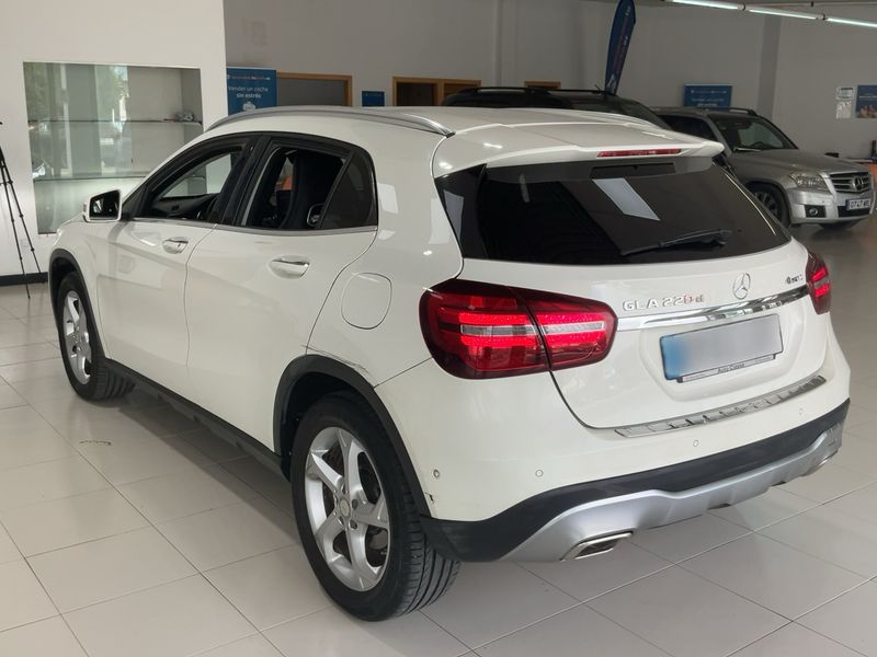 Mercedes-Benz GLA-Klasse GLA 220 d 4Matic Urban 2017 – снимка 6