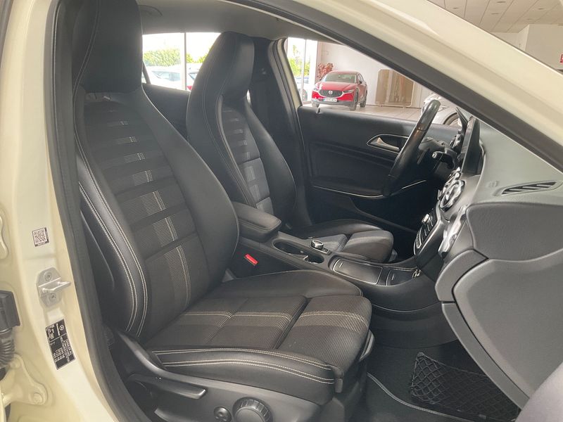 Mercedes-Benz GLA-Klasse GLA 220 d 4Matic Urban 2017 – снимка 16