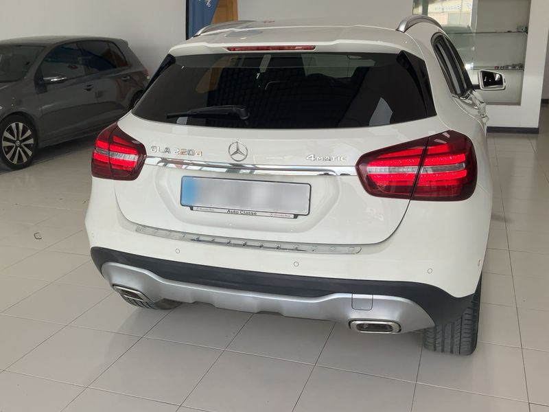 Mercedes-Benz GLA-Klasse GLA 220 d 4Matic Urban 2017 – снимка 7