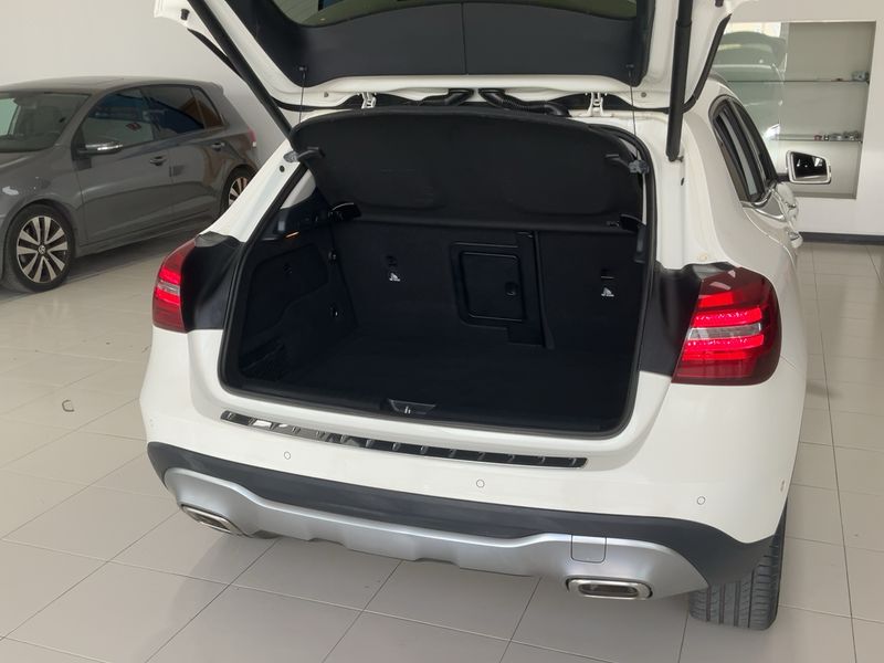 Mercedes-Benz GLA-Klasse GLA 220 d 4Matic Urban 2017 – снимка 15