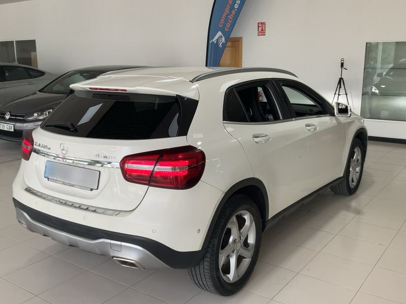 Mercedes-Benz GLA-Klasse GLA 220 d 4Matic Urban 2017 – снимка 8