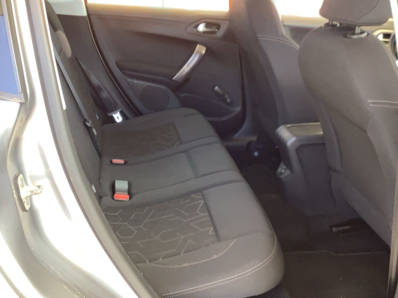 Peugeot 2008 1.6 e-HDi Active 2014 – снимка 19