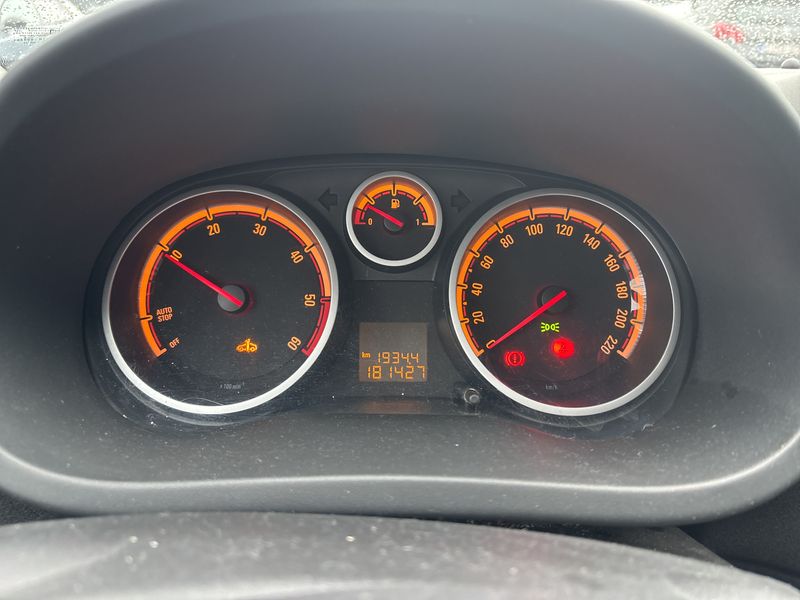 Opel Corsa 1.3 CDTI Innovation 2014 – снимка 12