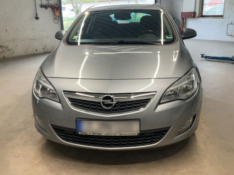 Opel Astra 1.4 Turbo Design Edition 2011 – снимка 14