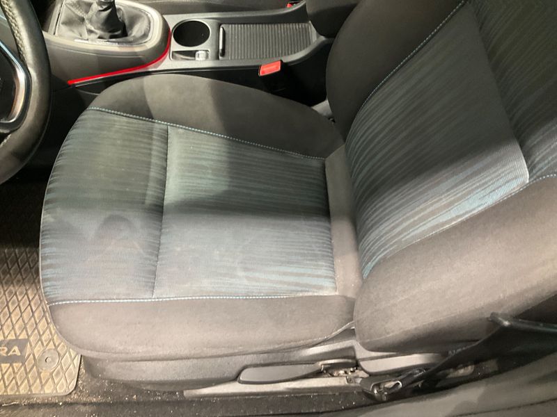 Opel Astra 1.4 Turbo Design Edition 2011 – снимка 32