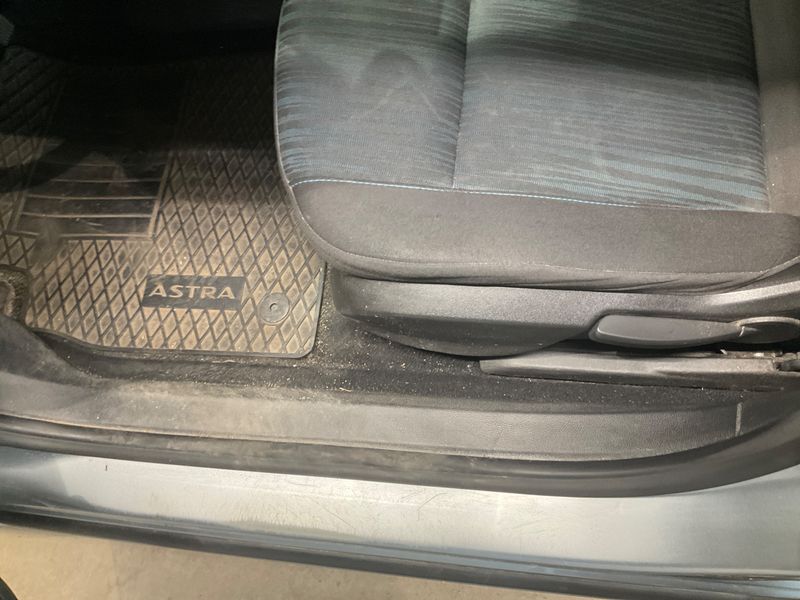 Opel Astra 1.4 Turbo Design Edition 2011 – снимка 31