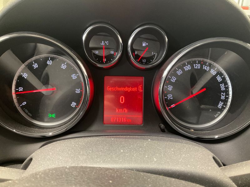 Opel Astra 1.4 Turbo Design Edition 2011 – снимка 18