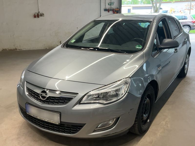 Opel Astra 1.4 Turbo Design Edition 2011 – снимка 1