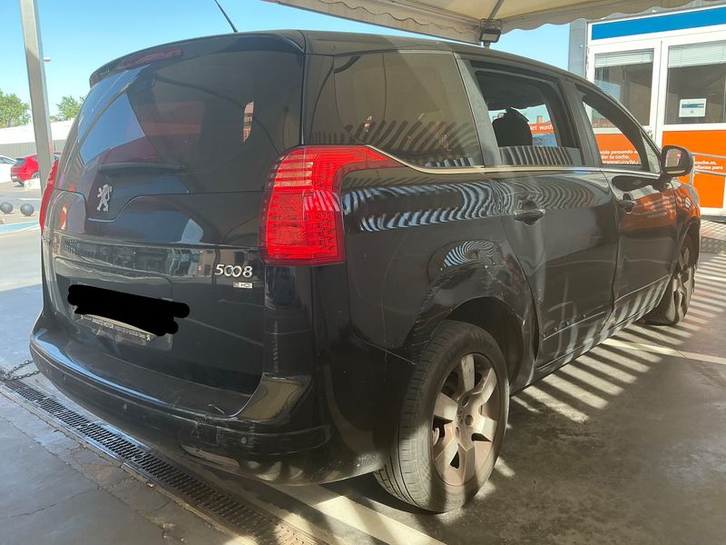 Peugeot 5008 1.6 HDi Active 2012 – снимка 2